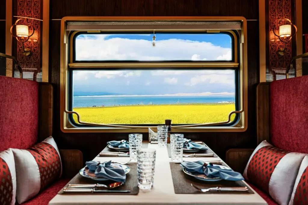 Golden Eagle Silk Road Express: the Chinese-style dining car