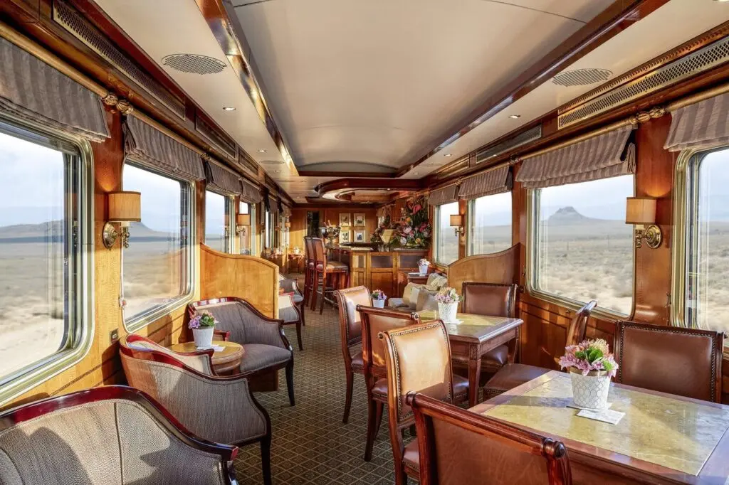 Lounge car on the Blue Train with the Karoo outside