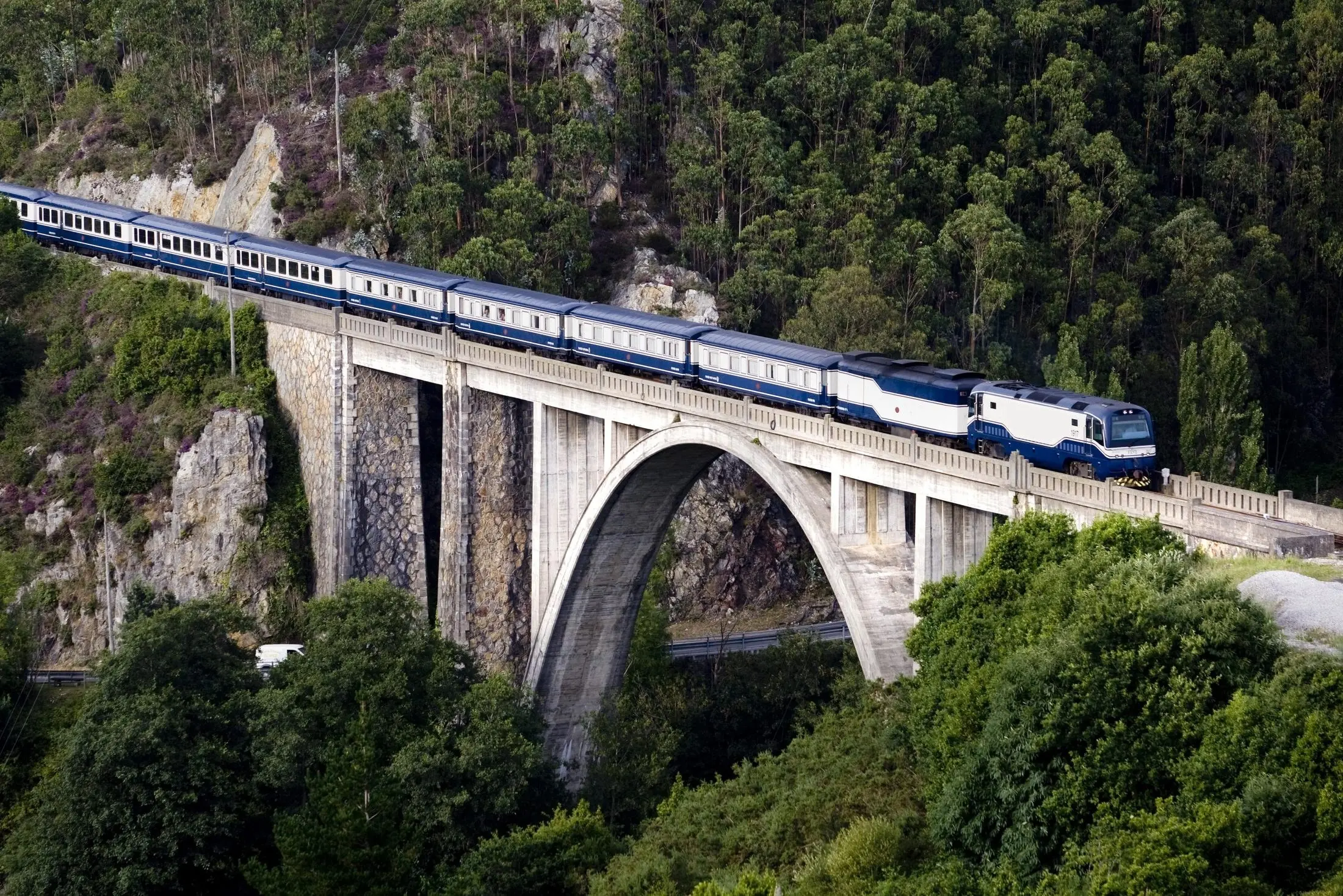 Santiago de Compostela to San Sebastián – El Transcantábrico