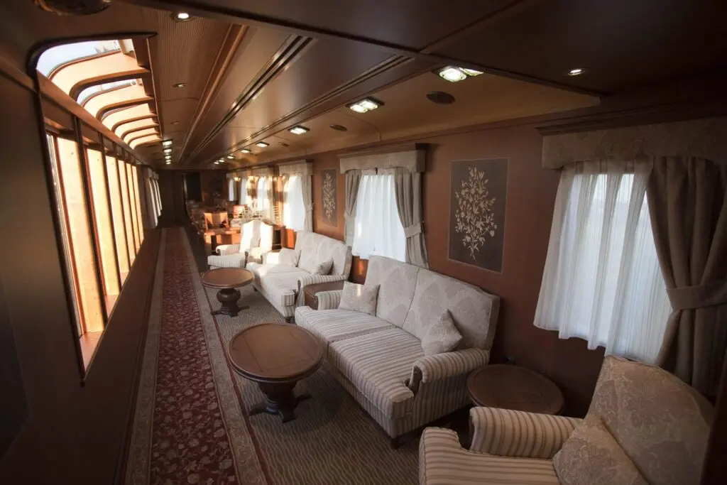 Lounge car with sofas on El Transcantábrico