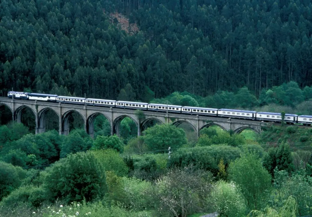 El Transcantábrico on a viaduct near A Coruña